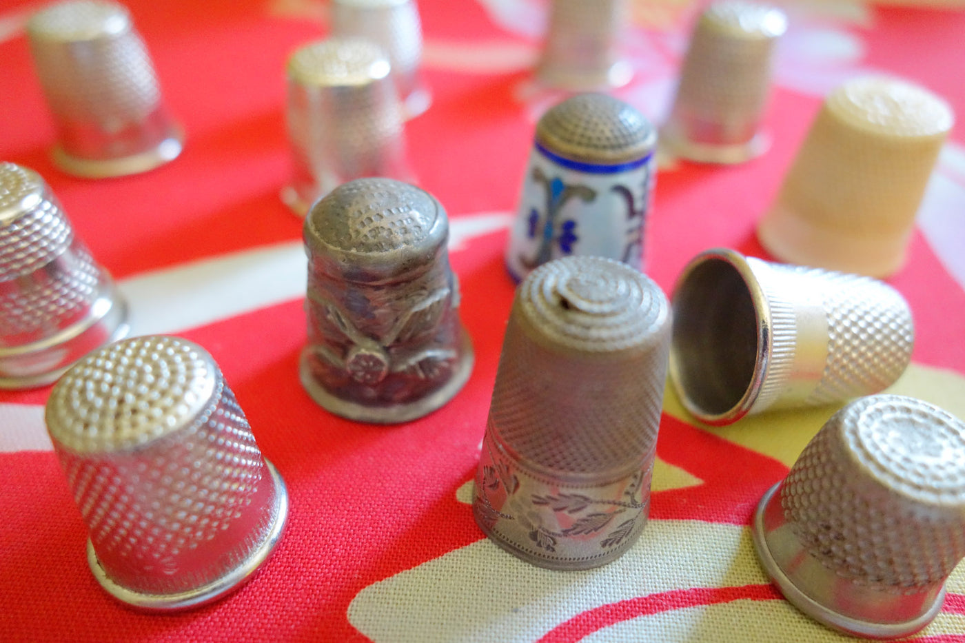 Sewing Thimble, Thimbles for Hand Sewing, Metal Thimbles for Hand Sewing,  Sewing Thimble Rings and Leather Coin Thimble for Needlework, Hand