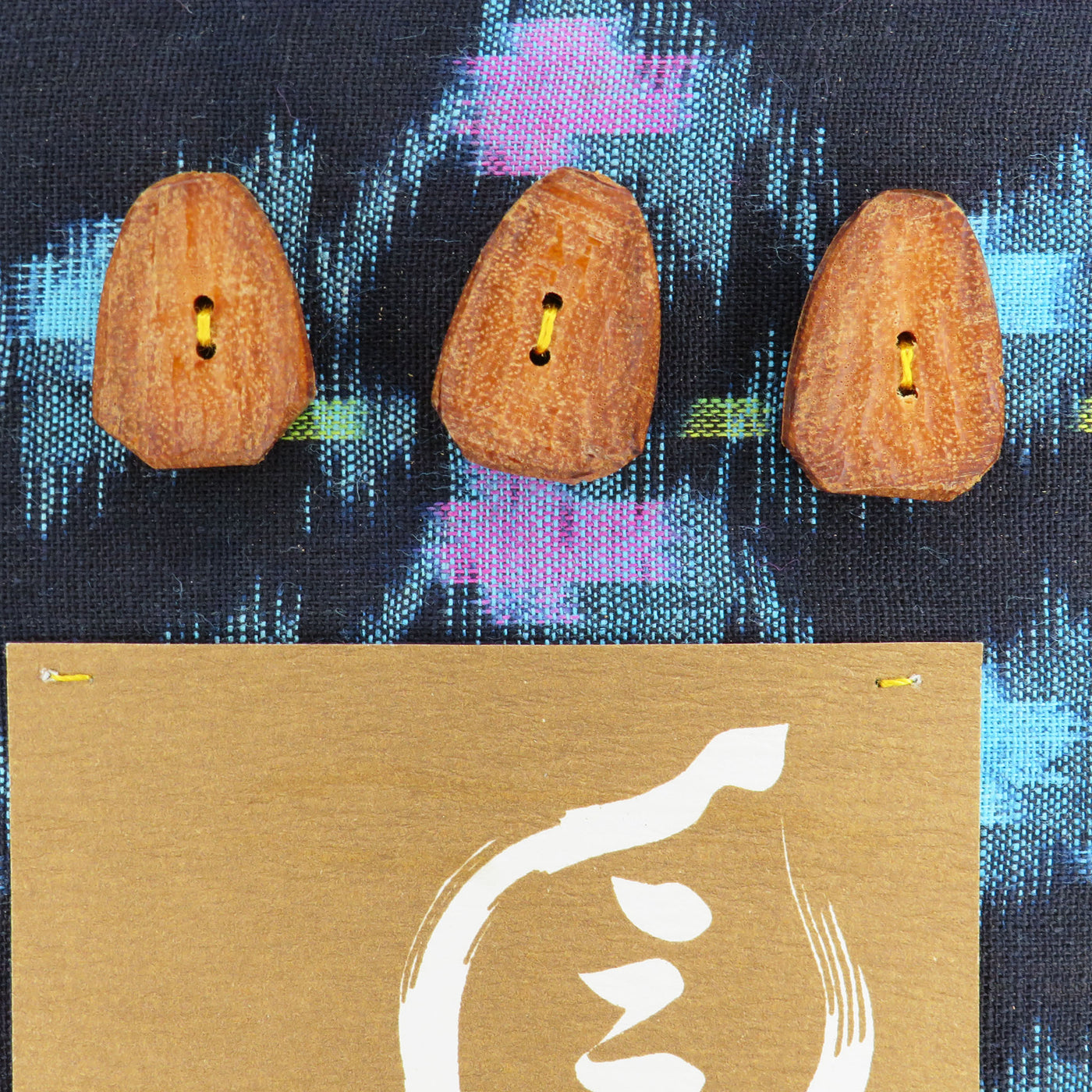 BU-222 three hand-carved wooden buttons