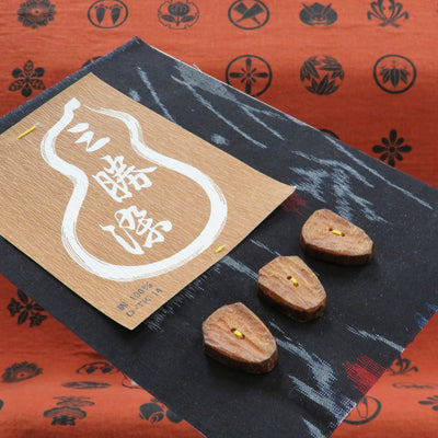 BU-223 three hand-carved wooden buttons