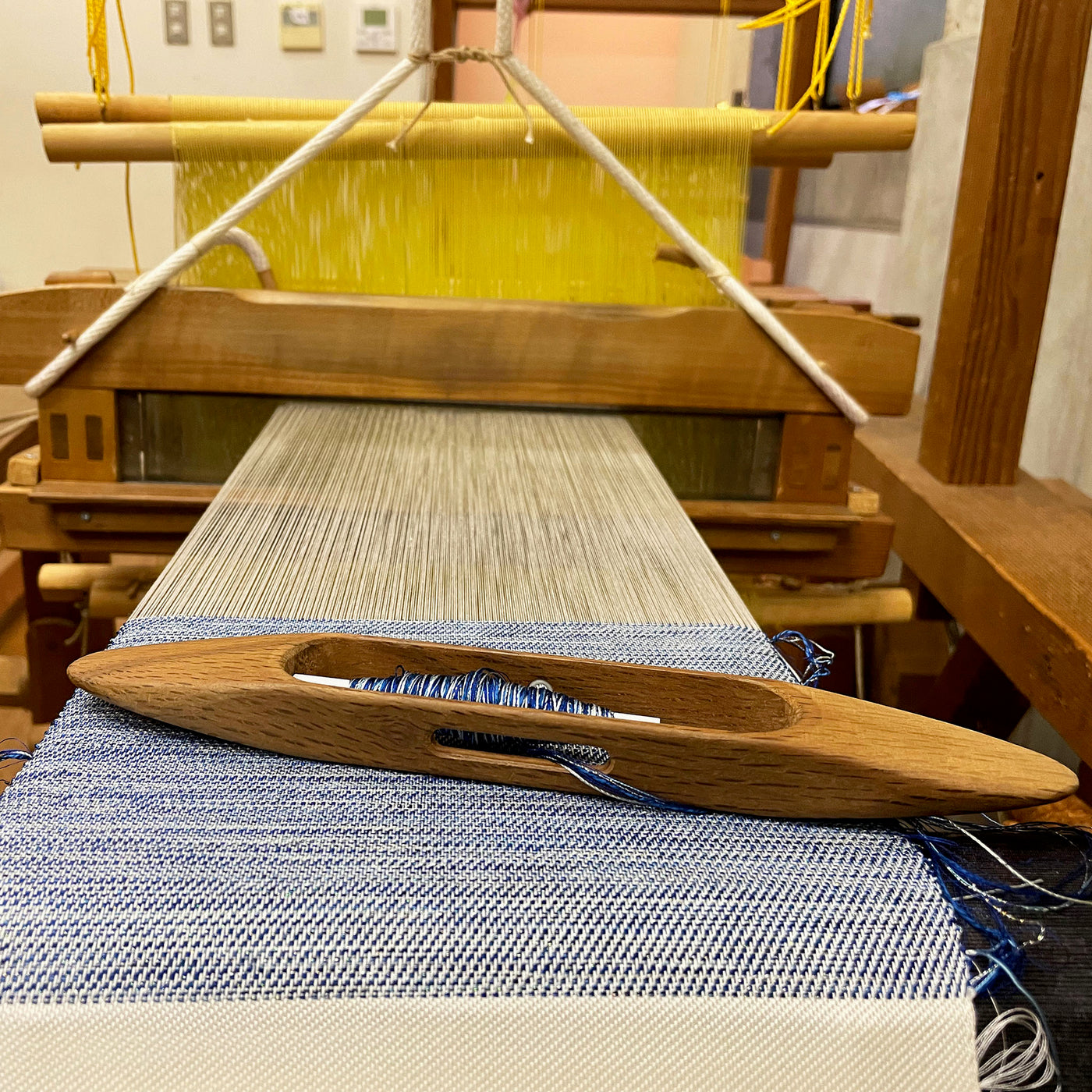 Weaving shuttle